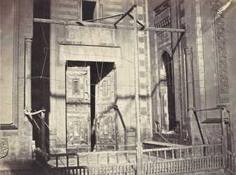 Moskeijan portti, sulttaani Hassan. Alaosa, n. 1860.