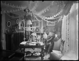 Herra ja rouva William Mill Butlerin asunnon sisustus, koristeltu jouluksi 4. tammikuuta 1917