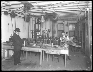 Kuudennen kerroksen työpaja, Geyser Electric Water Heater Company, 42 Hudson Street, New York City, 31. joulukuuta 1914