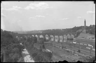 Näkymä Harlem-joelle, High Bridgelle ja Highbridge Towerille, n. 1912