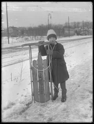 William Gray Hassler ja hänen uusi kelkkansa, noin 1912.