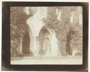 Calvert Jones istumassa Lacock Abbeyn sakaristossa, 1845