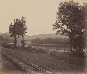 Näkymä itään seisovasta kivestä, n. 1895 (kuva)