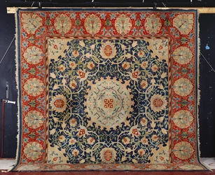 Harvinainen "Swan-House" Hammersmithin käsinsolmittu matto, Morris & Co., n. 1890