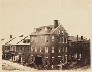 Marshall House, Alexandria, Virginia, elokuu 1862 (albumiiniprintti kiinnitetty kudospaperille)