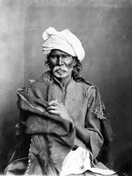 Intialaisen miehen muotokuva elokuvasta "Intian puvut ja ihmiset", noin 1860-luku