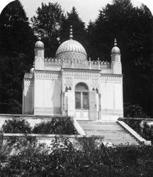 Maurilainen kioski Linderhofin linnassa, Baijeri, Saksa, noin 1900.