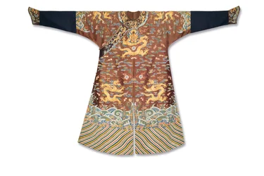 Imperial kastanja brodeerattu sideharso lohikäärme viitta, Mangpao, Qianlong kausi