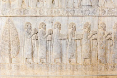 Achaemenidien muinainen reliefi; Joonialaisten valtuuskunta; Apadanan palatsi; arkeologinen kohde; muinainen persialainen kaupunki Persepolis; Unescon maailmanperintökohde; Farsin maakunta; Iran; Aasia