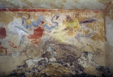 Sininen demoni käärmeineen, fresko, Sinisten demonien hauta, Tarquinian nekropolis (UNESCOn maailmanperintöluettelo, 2004), Lazio, Italia Etruskien sivilisaatio, 5. vuosisata eKr.