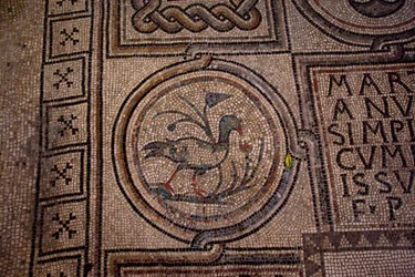 Yksityiskohta lattiakoristeesta (mosaiikki)